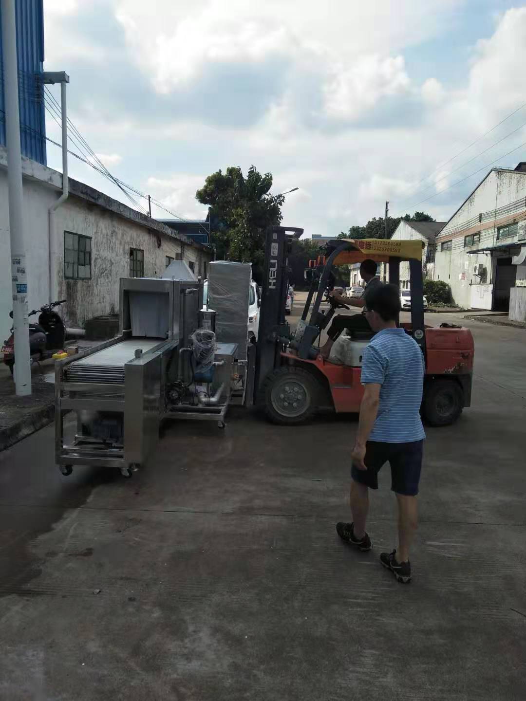 三達(dá)超聲波噴淋清洗機(jī)發(fā)貨北滘裝車中